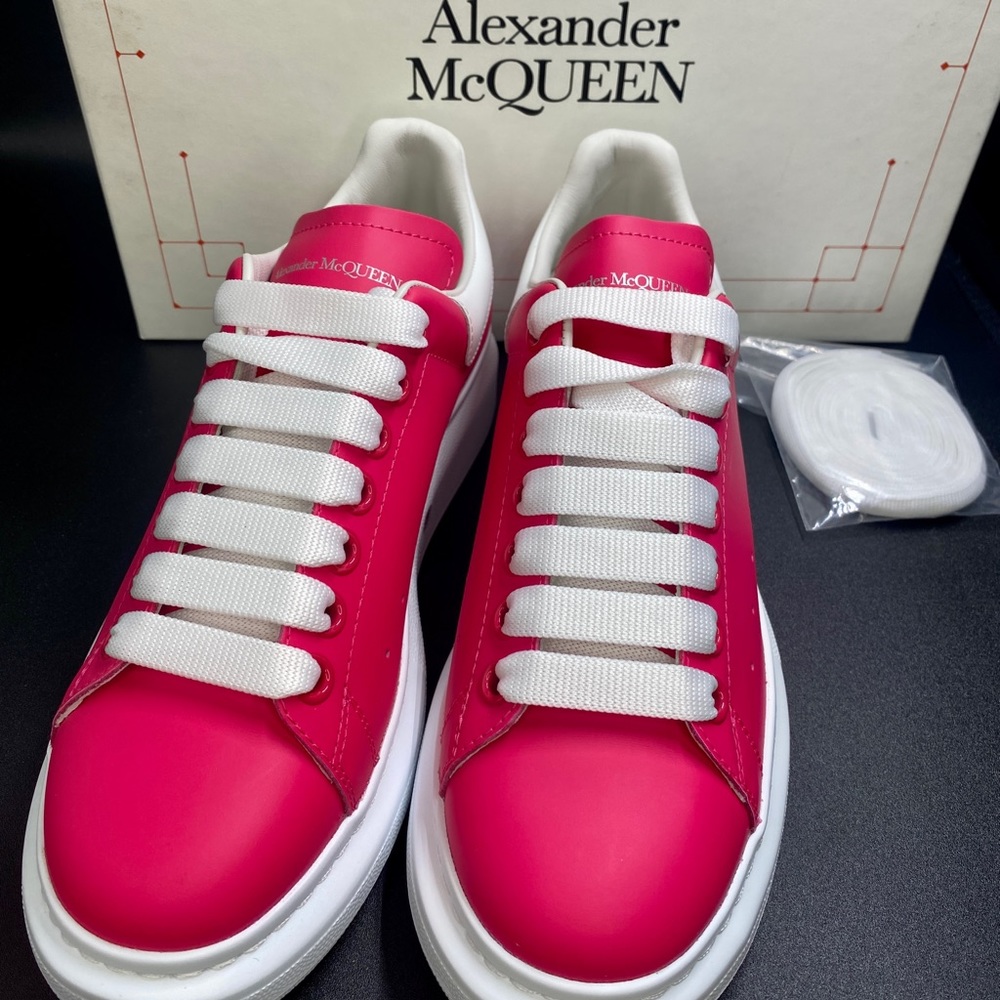 🎉Host Pick 🎉Alexander McQueen Women’s Leather Sneakers Size 8 NWB AUTHENTIC